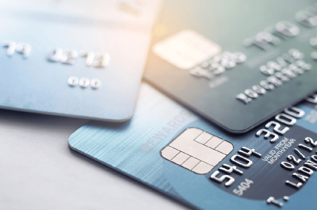 Cardul de debit si cardul de credit - Diferente, AVANTAJE si alte informatii utile