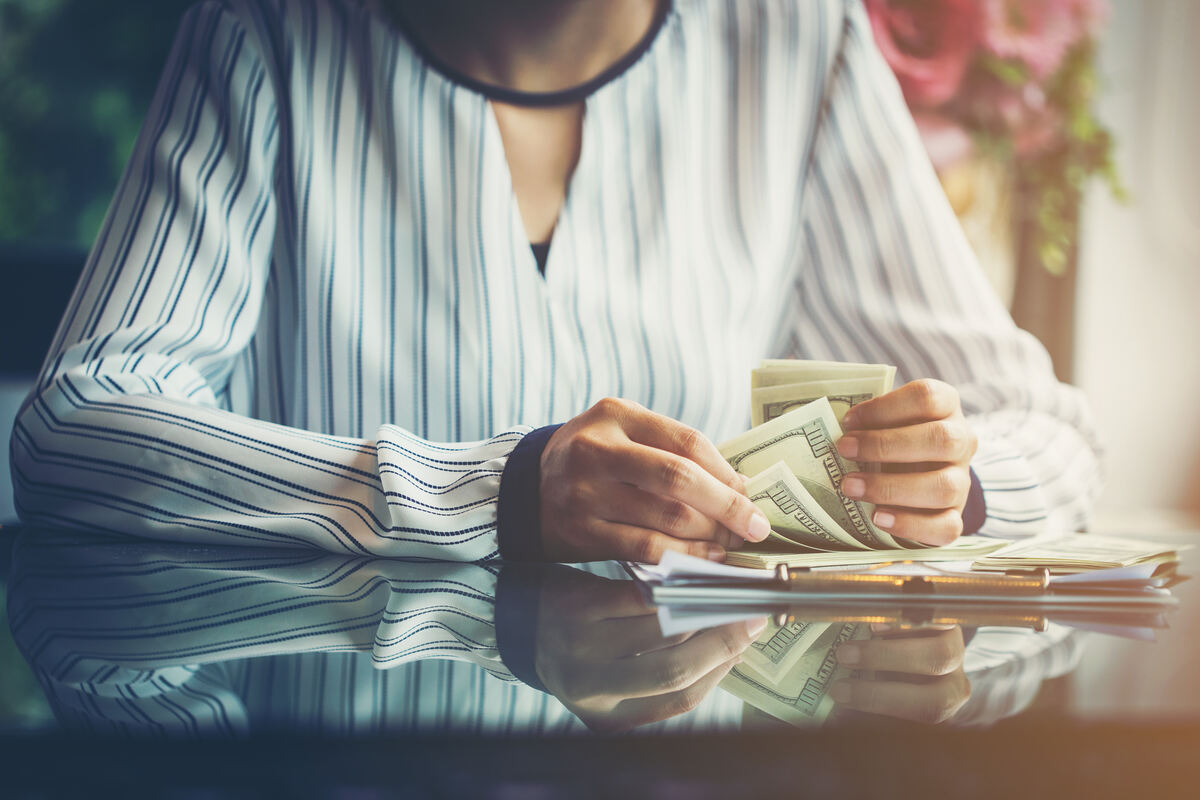 Linia de credit si ce inseamna acest tip de creditare in contextul gestionarii cheltuielilor neprevazute